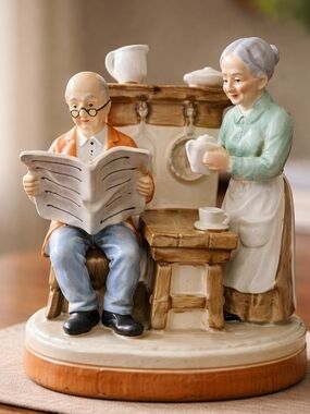 Vintage Ceramic Music Box Grandpa & Grandma